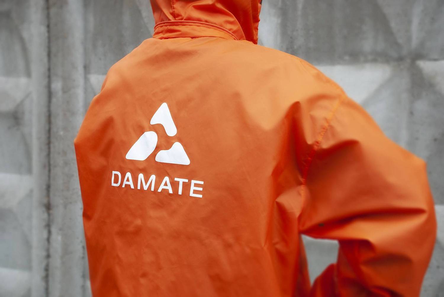 трафаретная печать на ветровке