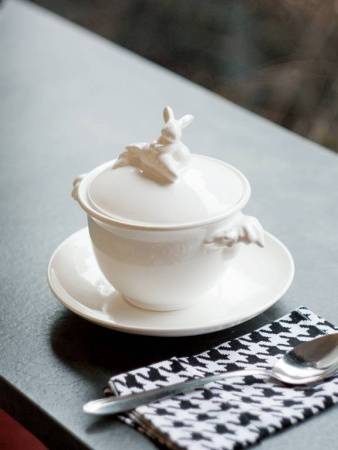 Бульонница "Кролик - Везунчик" с тарелкой, 425 мл, Белый Бульонница "Кролик - Везунчик" с тарелкой, 425 мл, Белый