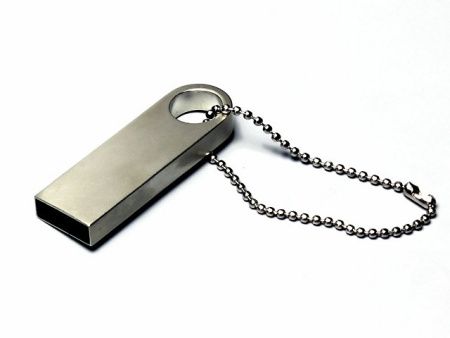 USB 2.0- флешка на 8 Гб с мини чипом, компактный дизайн с круглым отверстием