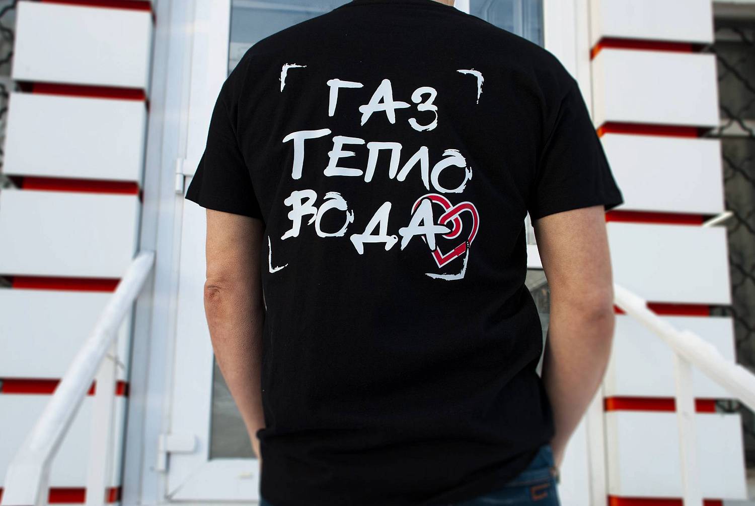 Нанесение логотипа на футболку