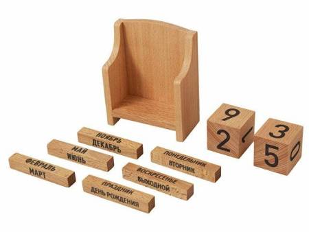 "Вечный" календарь из бука