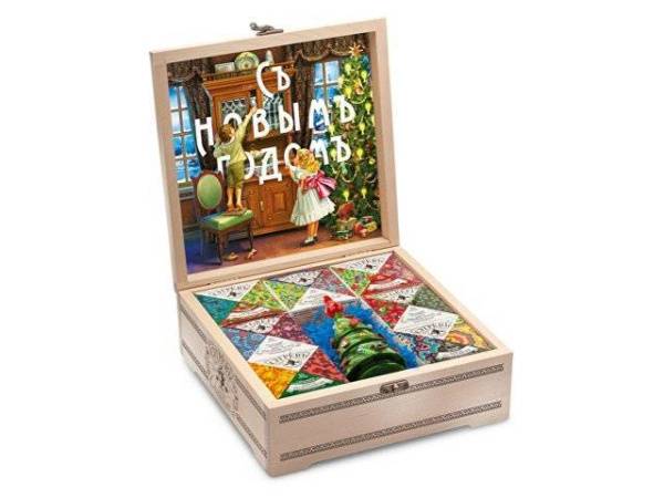 Подарочный набор "Народы России" с чаем и вареньем в деревянной шкатулке без лого Подарочный набор "Народы России" с чаем и вареньем в деревянной шкатулке без лого