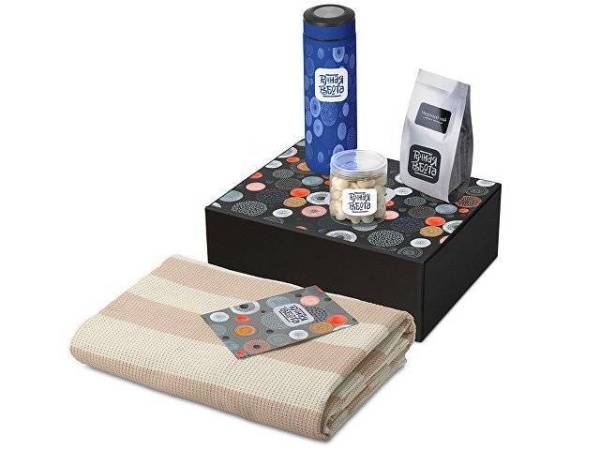 Подарочный набор «Re:y. Warm» с пледом, термосом и чаем