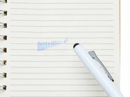 Пластиковая шариковая ручка пиши-стирай "InkShift", белый корпус с черным