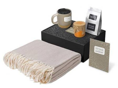 Подарочный набор «Re:y. Nest» с пледом, кружкой и вареньем