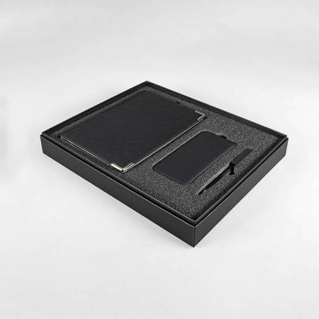 Набор подарочный KENNEDY: ежедневник, ручка и power bank в коробке  с ложементом
