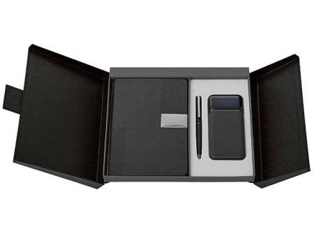 Подарочный набор "Tesla" с блокнотом А5, ручкой и пауэрбенком на 10 000 mAh, черный
