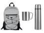 Набор туриста с термосом и кружкой в рюкзаке