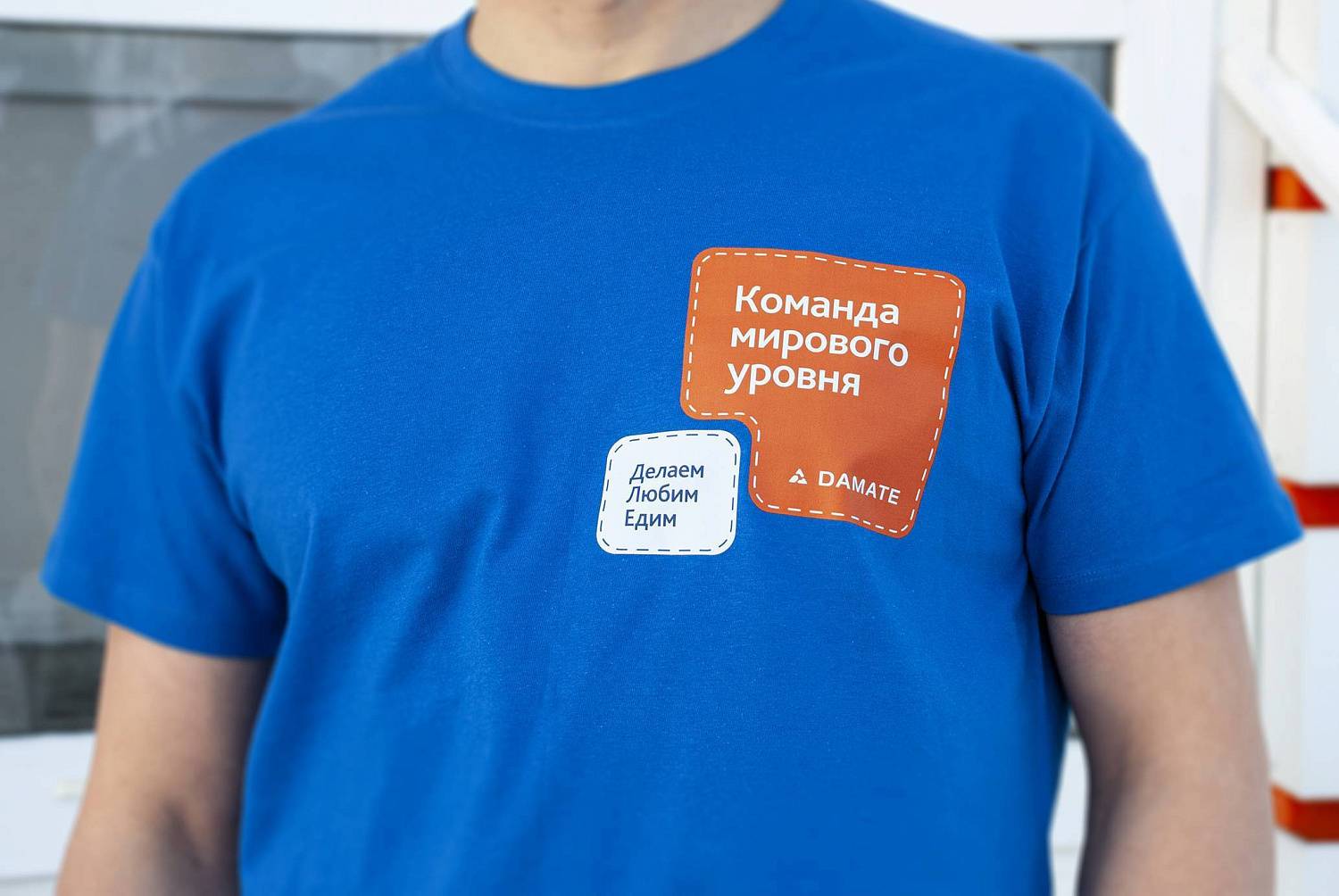 Нанесение логотипа на футболку