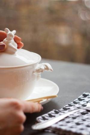 Бульонница "Кролик - Везунчик" с тарелкой, 425 мл, Белый Бульонница "Кролик - Везунчик" с тарелкой, 425 мл, Белый