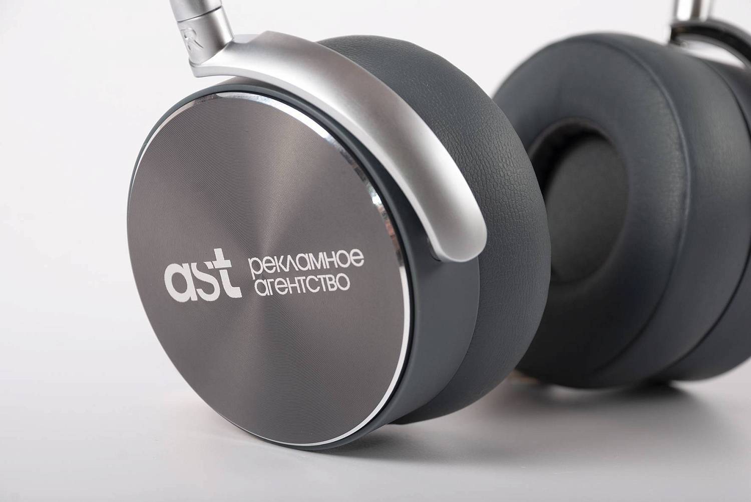 гравировка на наушниках