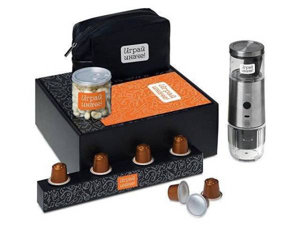 Подарочный набор «Re:y. Boost» с кофемашиной, капсулами и косметичкой