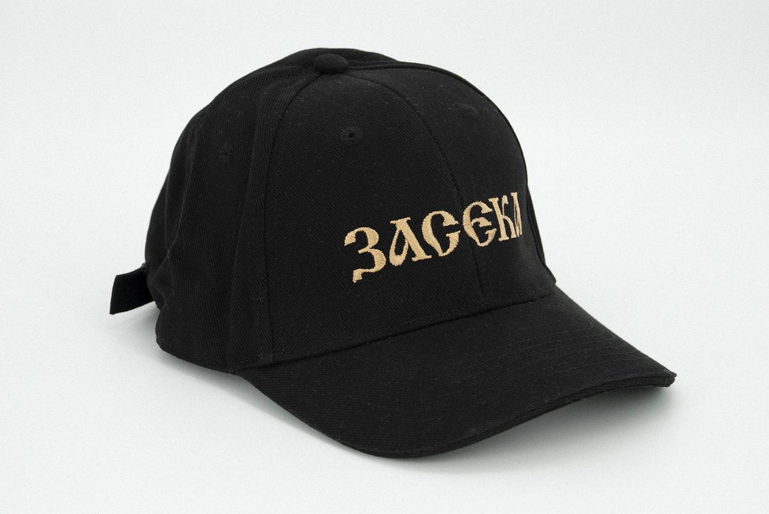 Нанесение логотипа на бейсболку/кепку